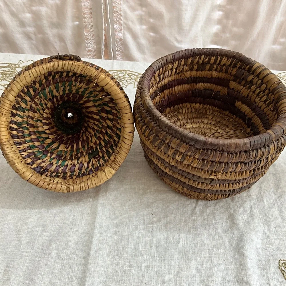 Vintage Handwoven Coiled Sweetgrass Basket Conical Lid 9